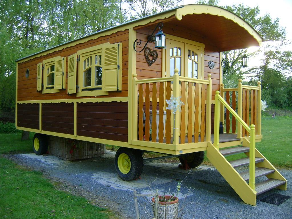 Les Roulottes De Saint-Sulpice Guest House Luaran gambar