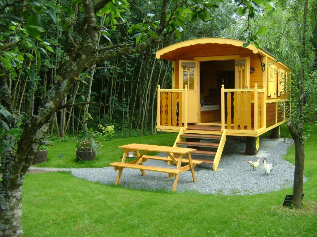 Les Roulottes De Saint-Sulpice Guest House Luaran gambar